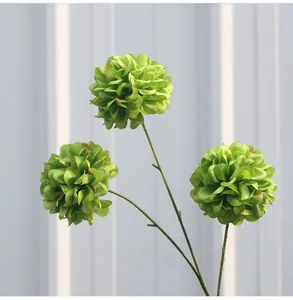 Detailansicht künstlicher grüner Ball-Chrysanthemen-Blumen für Hochzeitsdekorationen