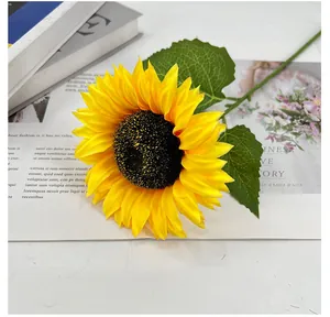 Detaillierte Makroansicht einer lebendigen gelben Sonnenblume für die Wohndekoration.