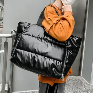 Elegante bolso de viaje acolchado negro de gran capacidad para gimnasio y escapadas