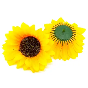 Realistische kunstmatige zonnebloemhoofden voor DIY bruiloftsknutselen en decoraties