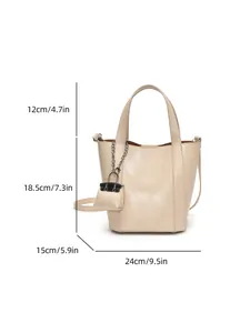Detaillierte Maße der beigen minimalistischen weichen Leder-Eimertasche mit Griffen