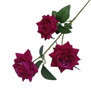 Eleganti rose artificiali in velluto a 3 teste in rosa scuro per decorazioni nuziali