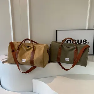 Große Reisetaschen aus Canvas mit Ledergriffen für Kurztrips oder Fitness