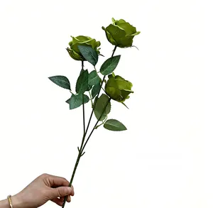 Rama de rosa perlada artificial verde de tres cabezas para decoración