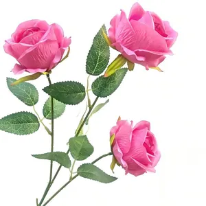 Elegantes rosas artificiales rosas de tres cabezas con hojas para decoración de hogar