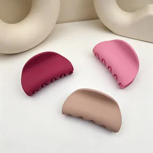 Set mit 3 kleinen matten Haarklammern in Weinrot, Rosa und Beige, halbkreisförmig