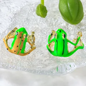 Bague grenouille verte créative en émail coloré avec anneau doré ajustable en taille