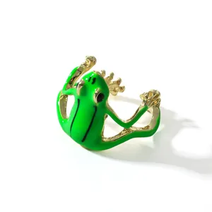 Bague ajustable grenouille verte avec finition en métal doré pour un look original