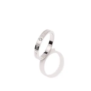 Bague minimaliste en acier titane avec gravure Forever Love et zircone cubique