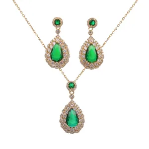 Parure élégante collier et boucles d'oreilles vert émeraude avec zircons étincelants