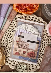 Detalle de papel de material de scrapbooking vintage con flores y motivos de texto