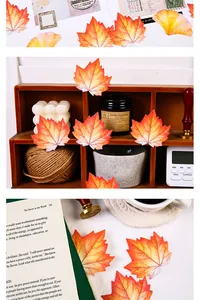 Detailopname van esdoornblad-memo's als decoratieve herfstschrijfwaren voor journaling.