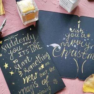 Tarjetas de felicitación negras hechas a mano con caligrafía dorada sobre rosa