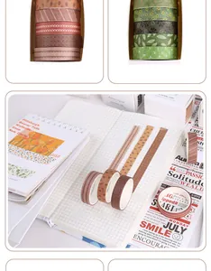 Mooie decoratieve washi-tape set met patronen gepresenteerd op een scrapbook notitieboek