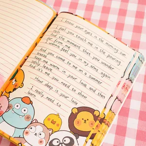 Schattig notitieboekje met cartoonillustraties en gelinieerde pagina's voor dagboek