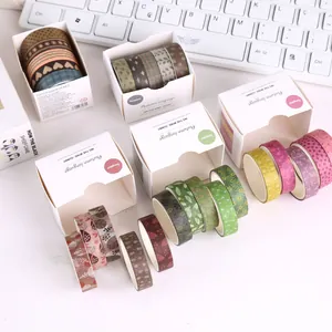 Minimalistische washi-tapeset met bloemen- en bladmotieven in decoratieve geschenkdozen