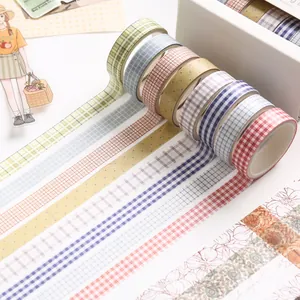 Buntes Set aus Washi-Tapes mit Karomuster und Blumen für Scrapbooking und DIY-Projekte