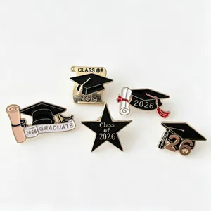 Clase de 2026 Temporada de Graduación Birrete Pergamino Aleación Broche Pin Insignia Conmemorativa Regalo Estudiante