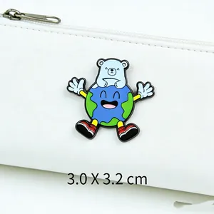 Primer plano de pin esmaltado de oso polar del Día de la Tierra, 3,0 x 3,2 cm