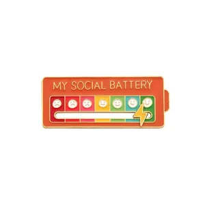 Pin de esmalte creativo My Social Battery con control deslizante para ropa y mochilas.