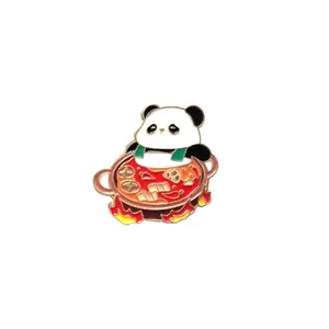 Spilla creativa in smalto metallo panda in una pentola calda distintivo animale carino accessorio
