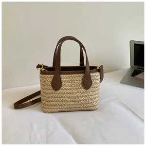 Handgefertigte Stroh-Eimertasche mit braunem Lederbesatz für den Sommer-Strandurlaub