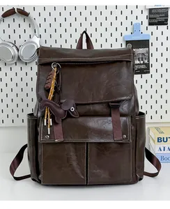 Sac à dos classique en similicuir marron pour femmes avec un pendentif chien mignon