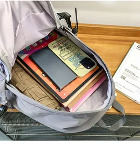 Innenansicht des grauen Outdoor-Rucksacks mit viel Stauraum für Laptop und Ausrüstung