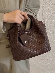 Bolso bombonera tejido marrón de moda para mujer con correa de hombro minimalista