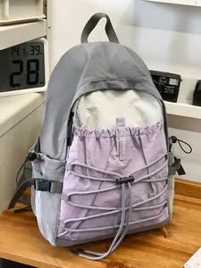 Leichter Wanderrucksack mit großem Fassungsvermögen in Grau und Lavendel.
