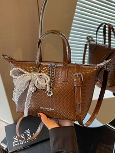 Retro brown woven tote bag with pearl bow charm and chain detail for daily commuting