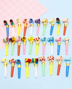 Bunte Plastik-Partytröten und Drachenpfeifen für Kindergeburtstagsfeiern