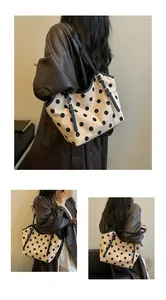 Detalle del bolso tote de lona grande con lunares vintage visto desde múltiples ángulos
