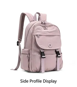 Profilo laterale di uno zaino outdoor malva che evidenzia il design multitasche e le cinghie