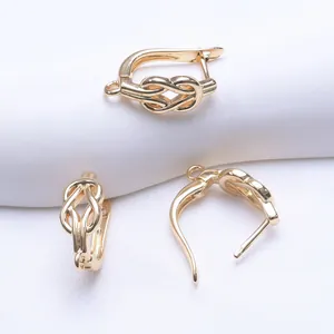 Detailopname van 14K vergulde U-vormige oorbelhaakjes met elegant knoopontwerp voor DIY