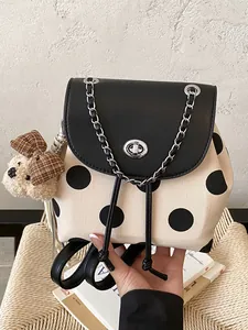 Polka-Dot-Rucksack aus Canvas mit schwarzer Lederklappe und süßem Bärenanhänger