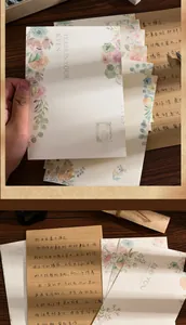 Set de sobres y papel de cartas vintage con flores para mensajes elegantes de felicitación