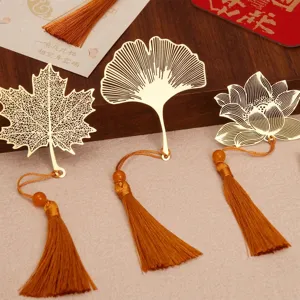 Elegante Segnalibro in Metallo Intagliato Vintage Foglia di Ginkgo Acero Loto Segnalibro con Nappe Regalo per Studenti Forniture Ufficio