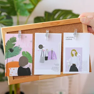 20 Stück transparente Kunststoffklammern für Postkarten an einer Korktafel