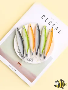 Set mit sechs realistischen Kugelschreibern in Fischform in kreativen Farben für Schüler