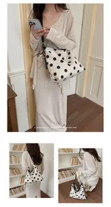 Bolso tote de lona con lunares de gran capacidad para mujer en varias poses de moda