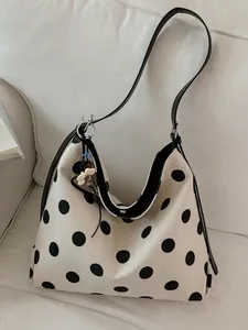 Bolso tote grande de lona con lunares, correa de hombro negra y colgante de flores