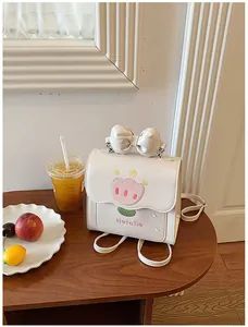 Petit sac à dos blanc crème avec broderie tulipe et détail de poignée nœud élégant