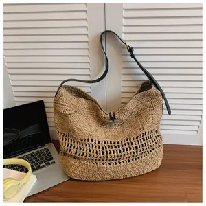 Grand sac de plage en paille tressée ajouré avec bandoulière réglable pour les vacances d'été