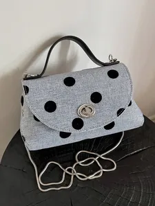 Stijlvolle mini vierkante handtas met blauwe geweven textuur, zwarte stippen en zilveren ketting