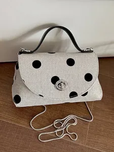 Chique gebroken witte canvas minitas met zwarte stippen, kettingriem en zwart handvat