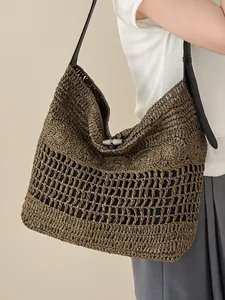 Grand sac à bandoulière en paille tressée à la main avec design ajouré pour la plage