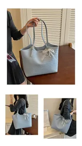 Sac fourre-tout tissé bleu clair élégant pour femme avec détail de nœud en dentelle perle