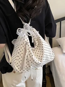 Eleganter weißer Damen-Rucksack mit Punkten, Spitzen-Schleife und Perlenkette-Details