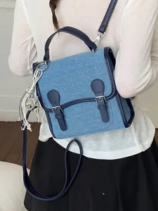 Mochila vaquera azul para mujer con adornos de cuero azul marino y colgante plata